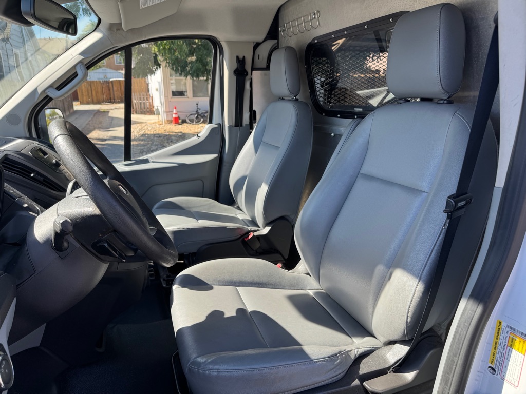 Photo 11 of this FORD TRANSIT