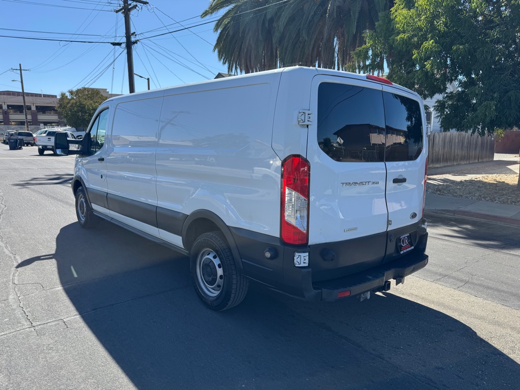 Photo 5 of this FORD TRANSIT