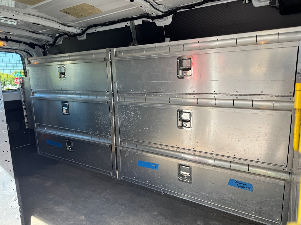 Photo 15 of this FORD TRANSIT