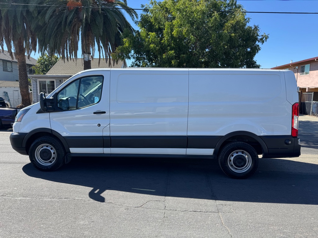 Photo 7 of this FORD TRANSIT