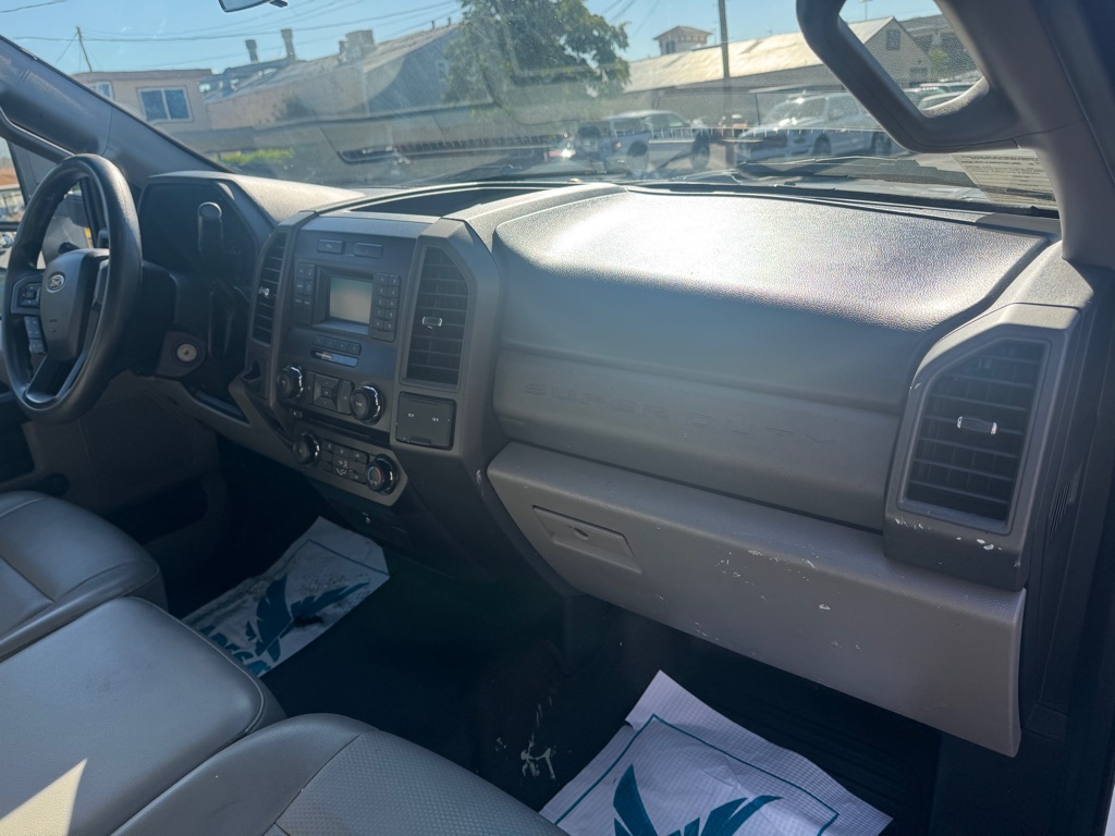 Photo 14 of this FORD F450