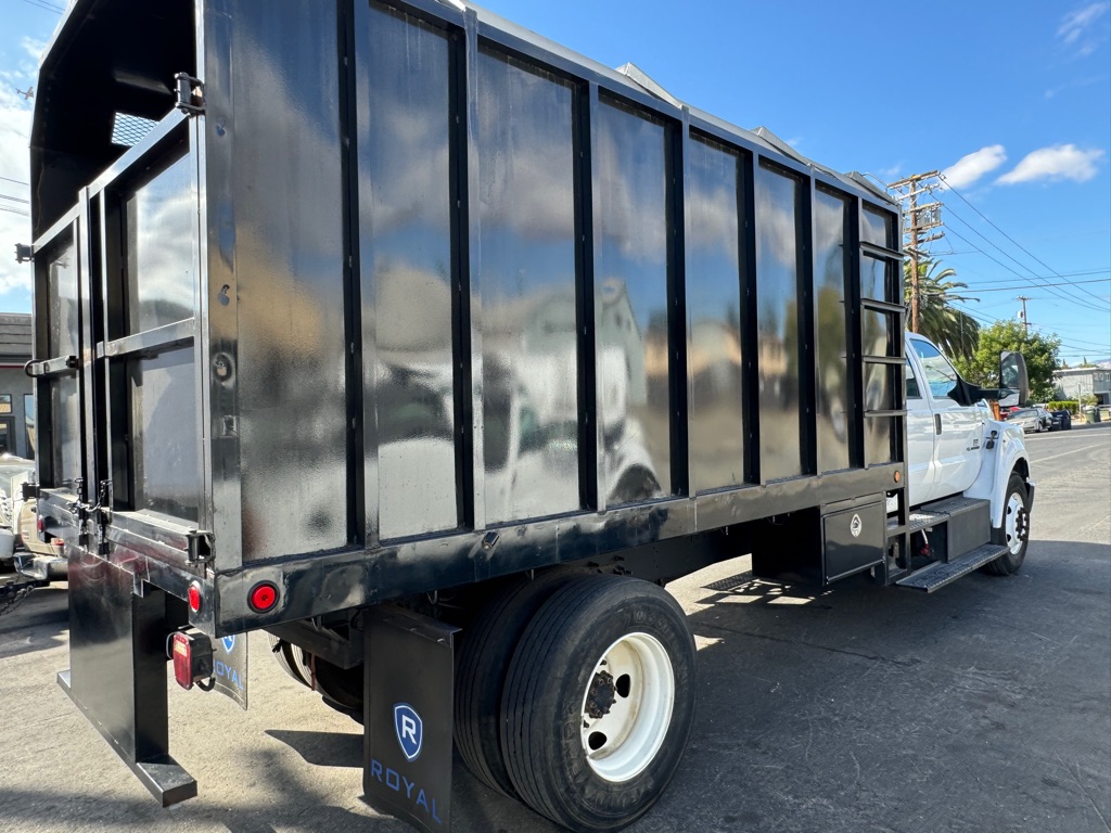 Photo 9 of this FORD F650