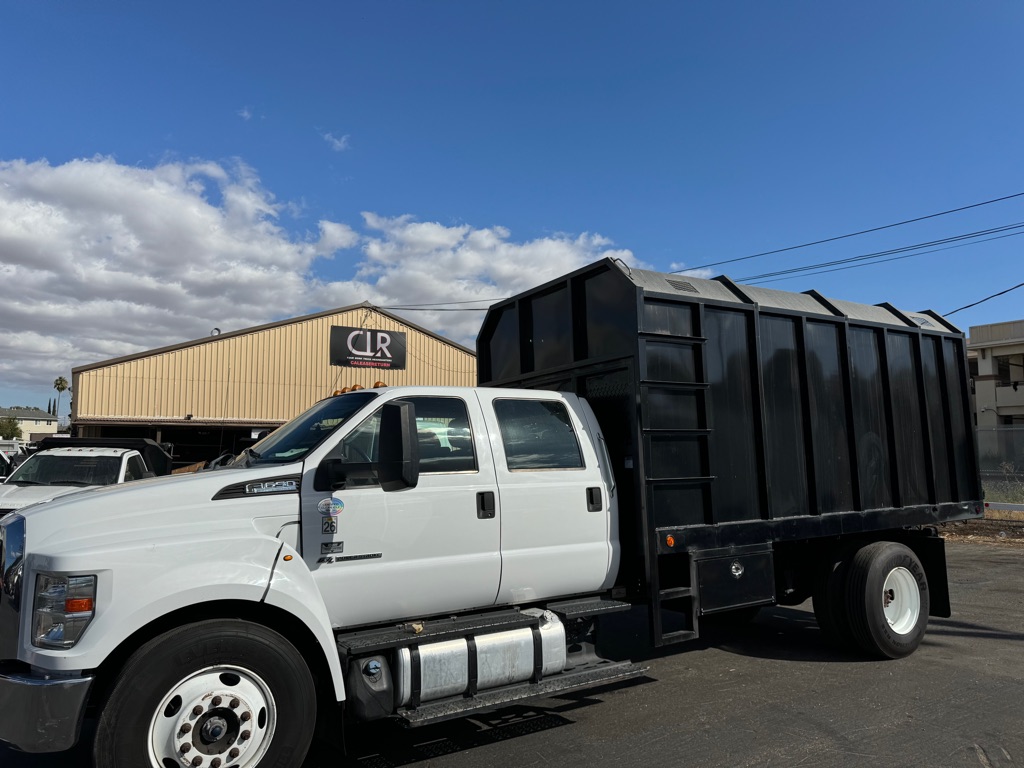 Photo 2 of this FORD F650