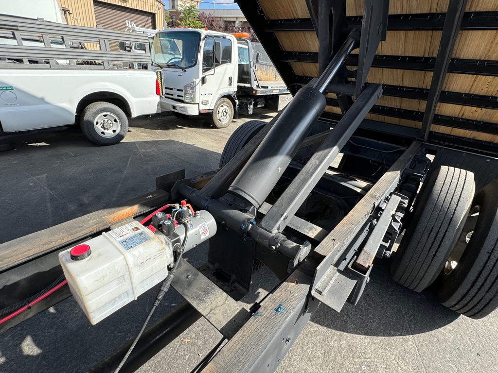 Photo 5 of this FORD F650