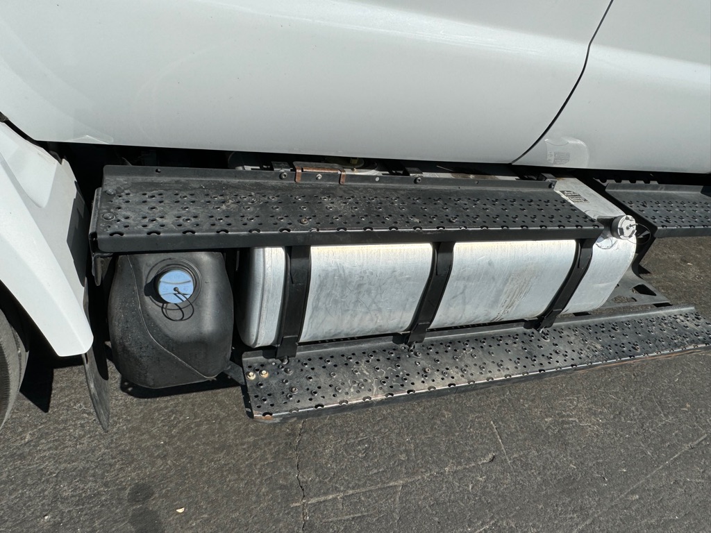 Photo 8 of this FORD F650