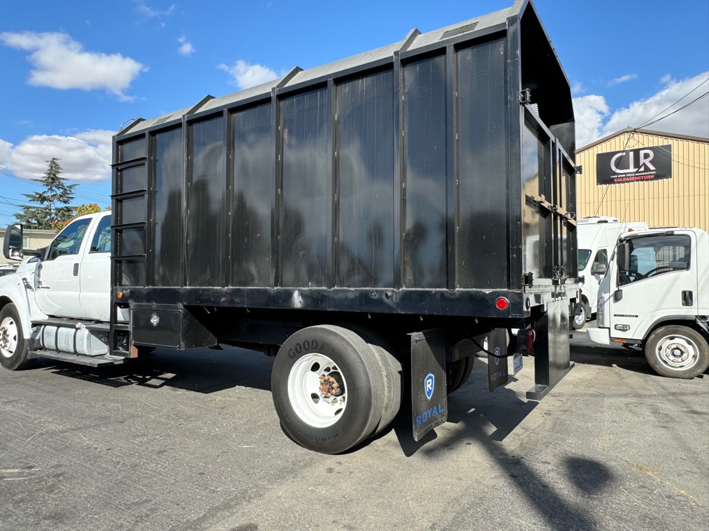 Photo 6 of this FORD F650