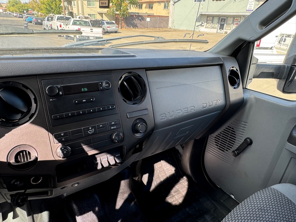 Photo 18 of this FORD F650
