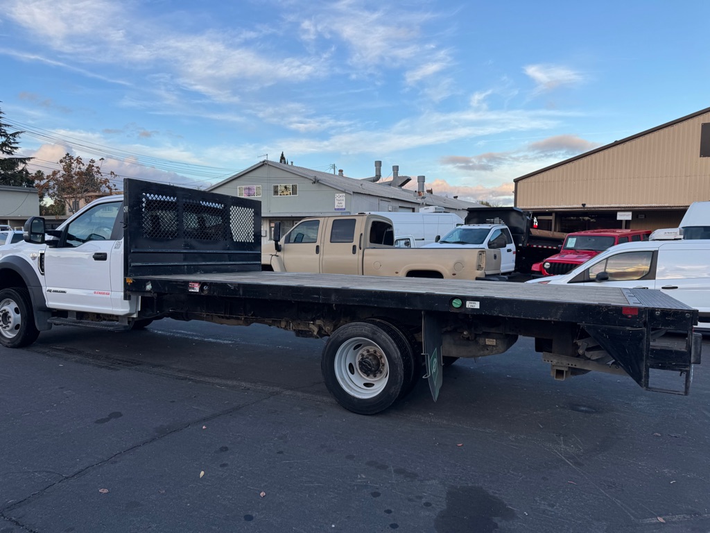Photo 3 of this FORD F550