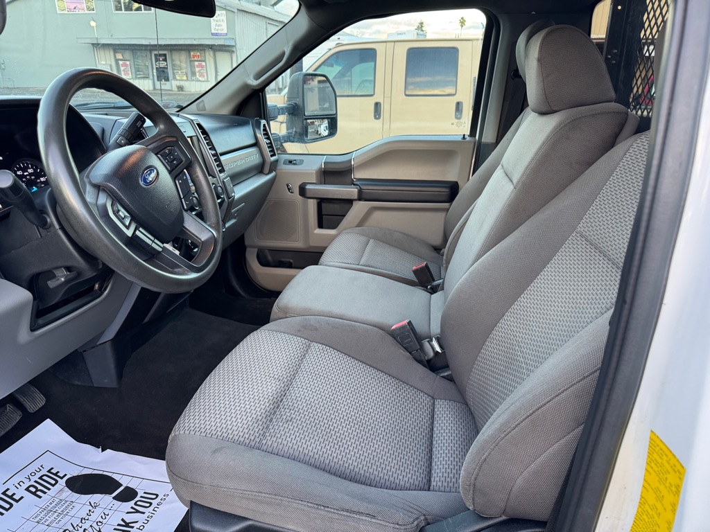 Photo 22 of this FORD F550