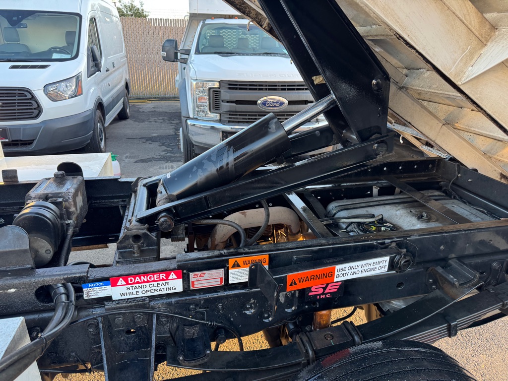 Photo 26 of this FORD F450