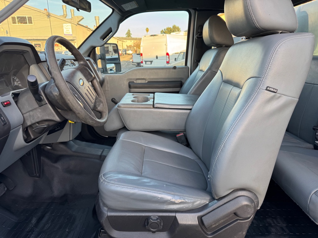 Photo 17 of this FORD F450