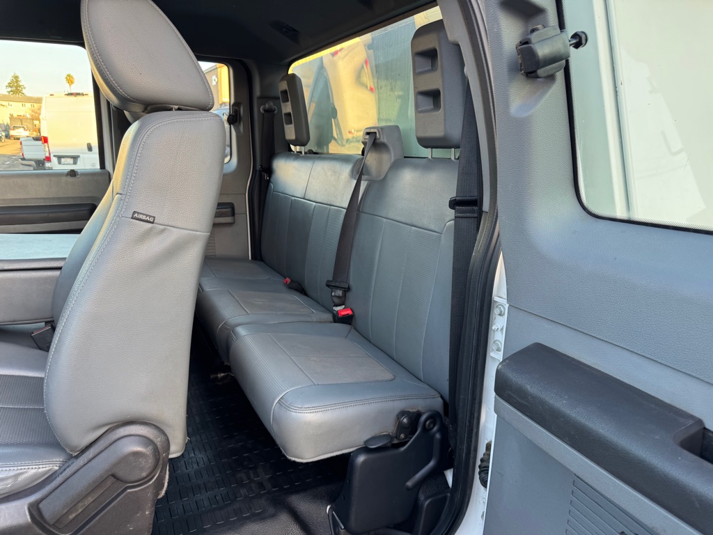 Photo 18 of this FORD F450