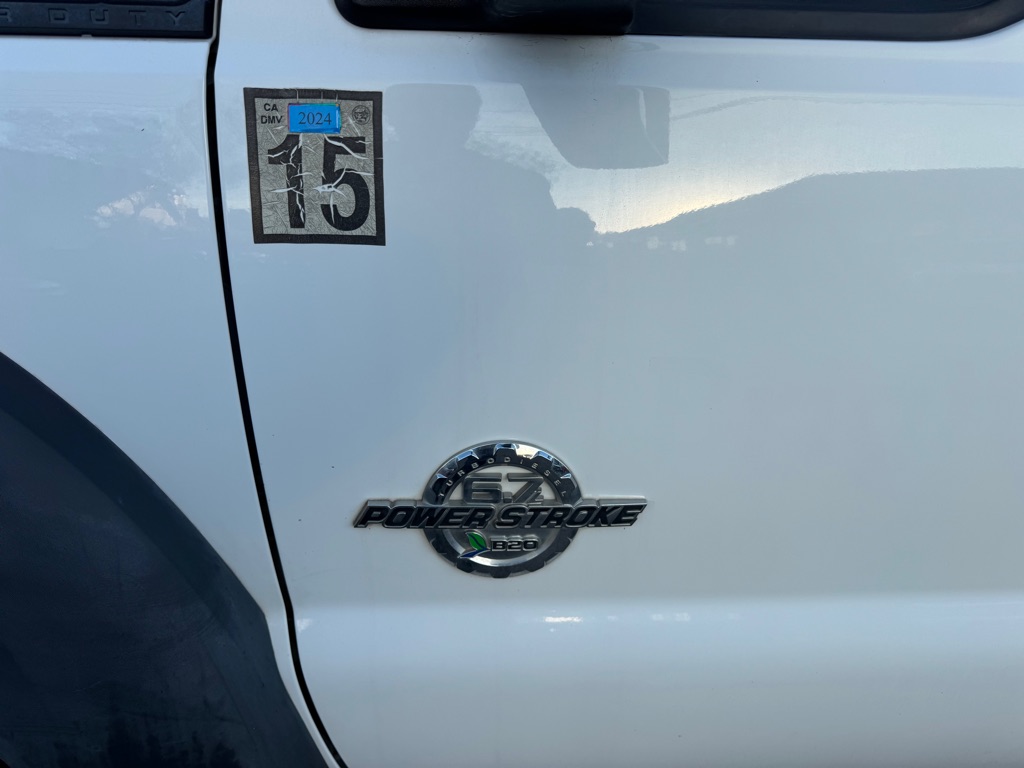 Photo 2 of this FORD F450