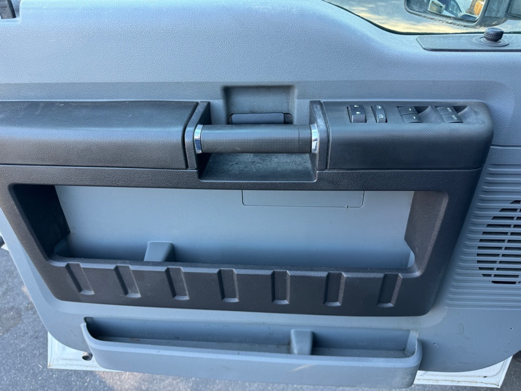 Photo 24 of this FORD F550