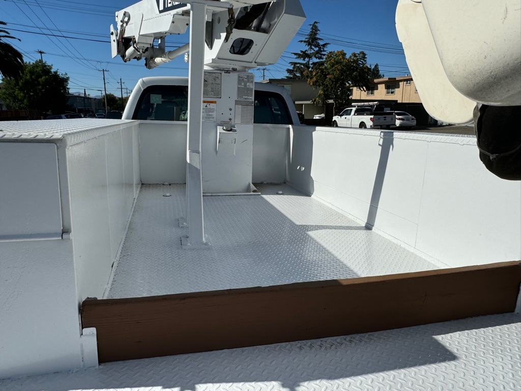 Photo 5 of this FORD F550