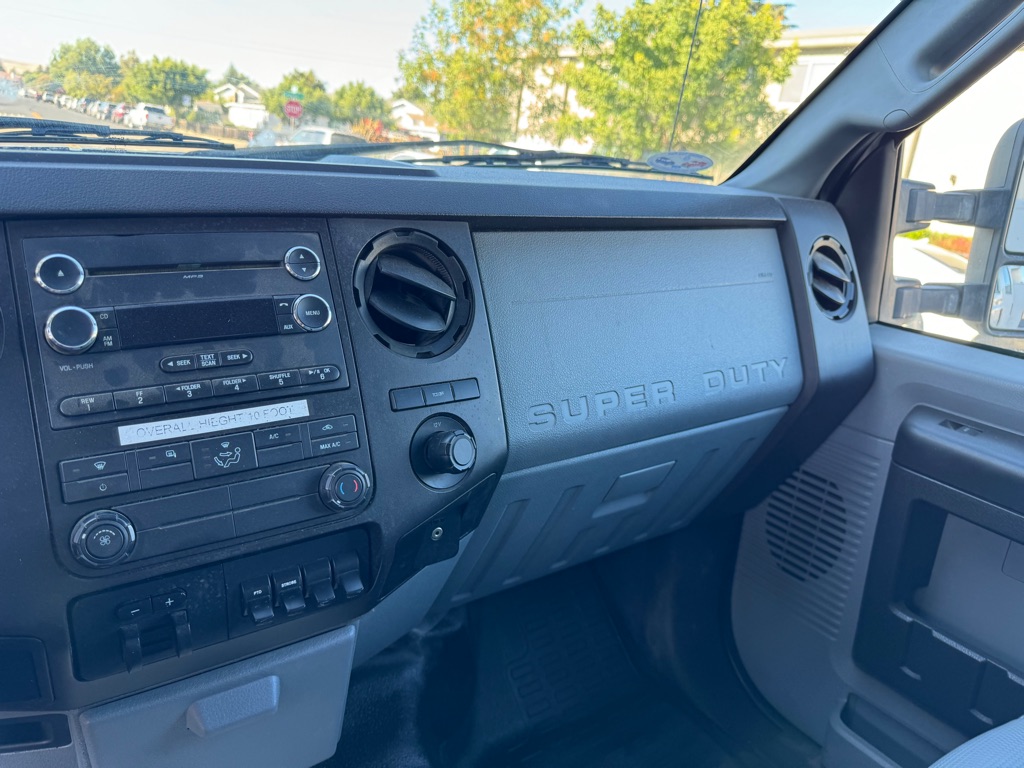 Photo 21 of this FORD F550