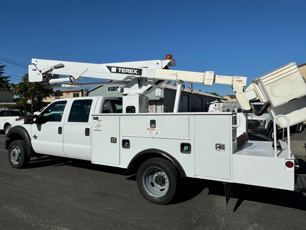 Photo 2 of this FORD F550