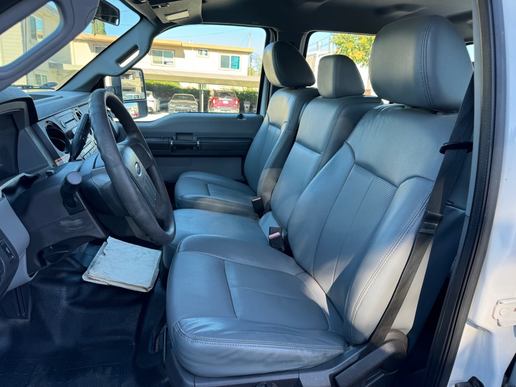 Photo 18 of this FORD F550