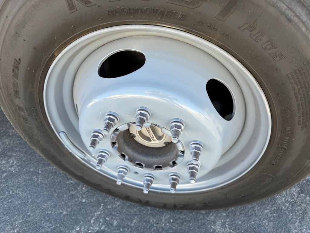 Photo 11 of this FORD F550