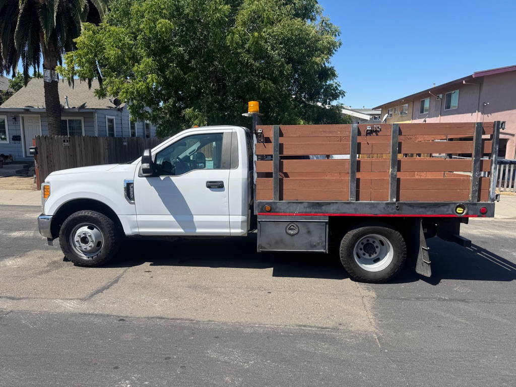 Photo 7 of this FORD F350