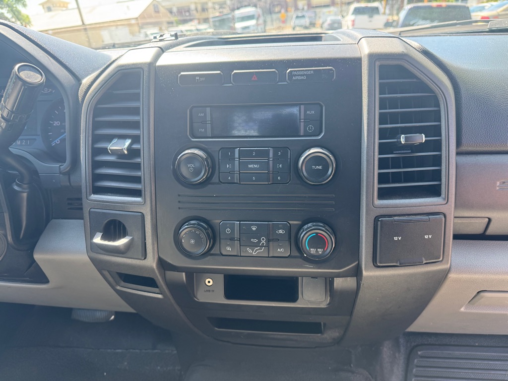 Photo 15 of this FORD F350
