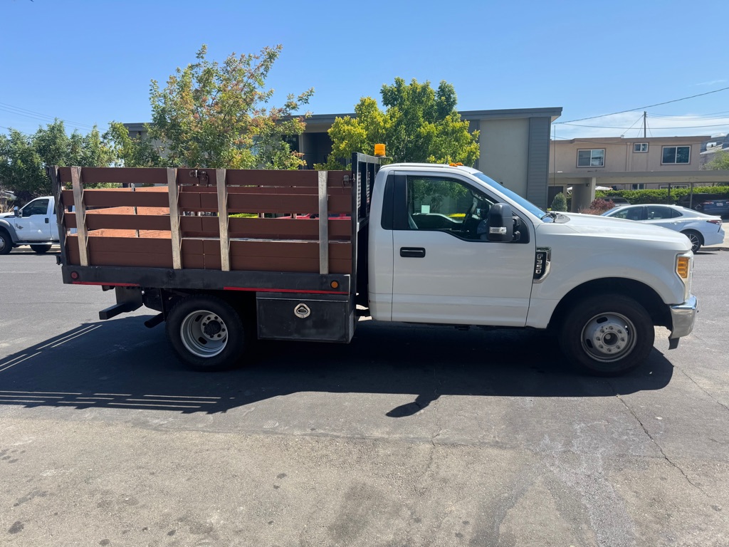 Photo 6 of this FORD F350