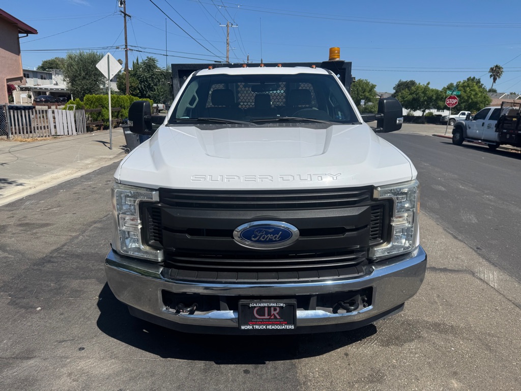 Photo 3 of this FORD F350