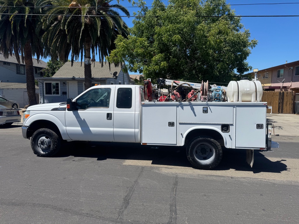 Photo 6 of this FORD F350