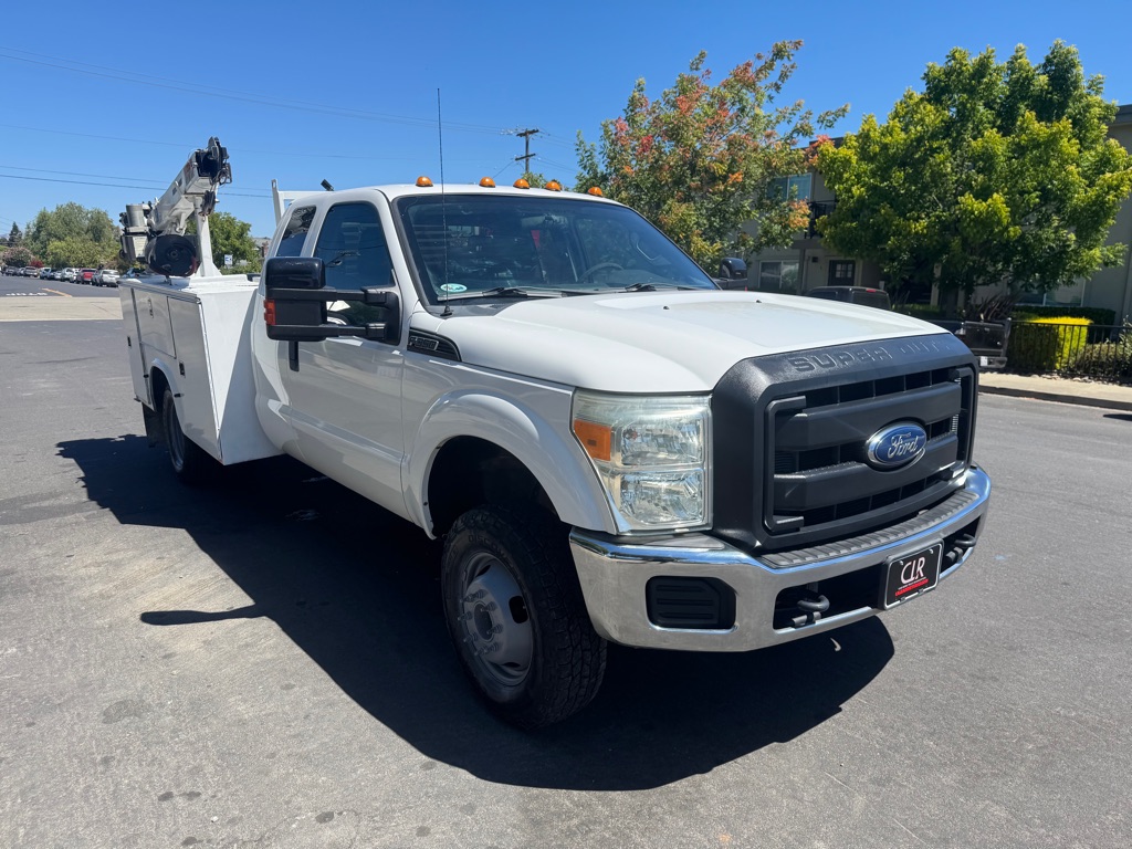 Photo 2 of this FORD F350