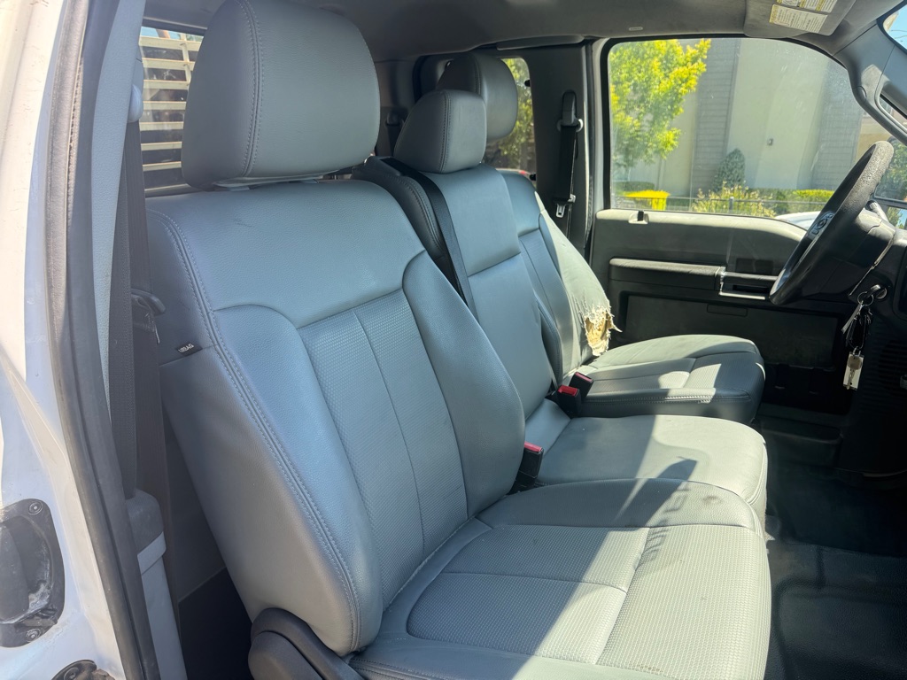 Photo 21 of this FORD F350