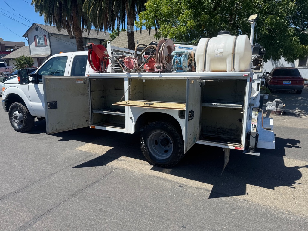 Photo 15 of this FORD F350