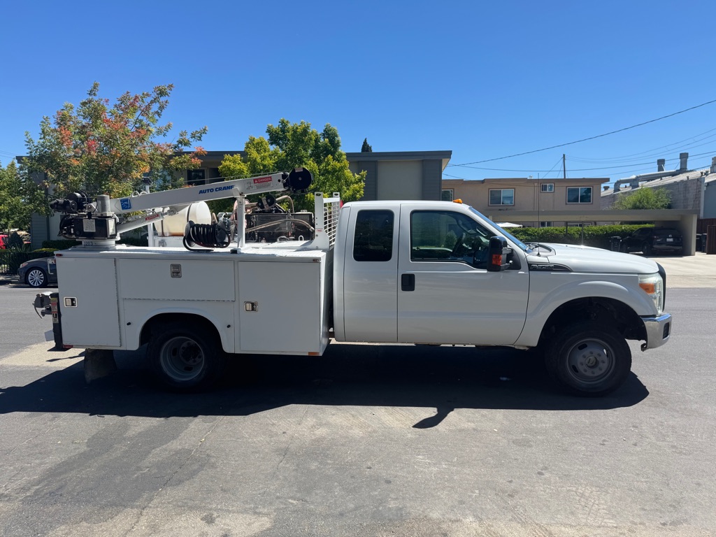 Photo 7 of this FORD F350
