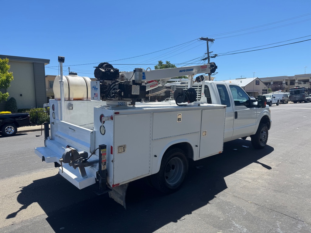 Photo 4 of this FORD F350