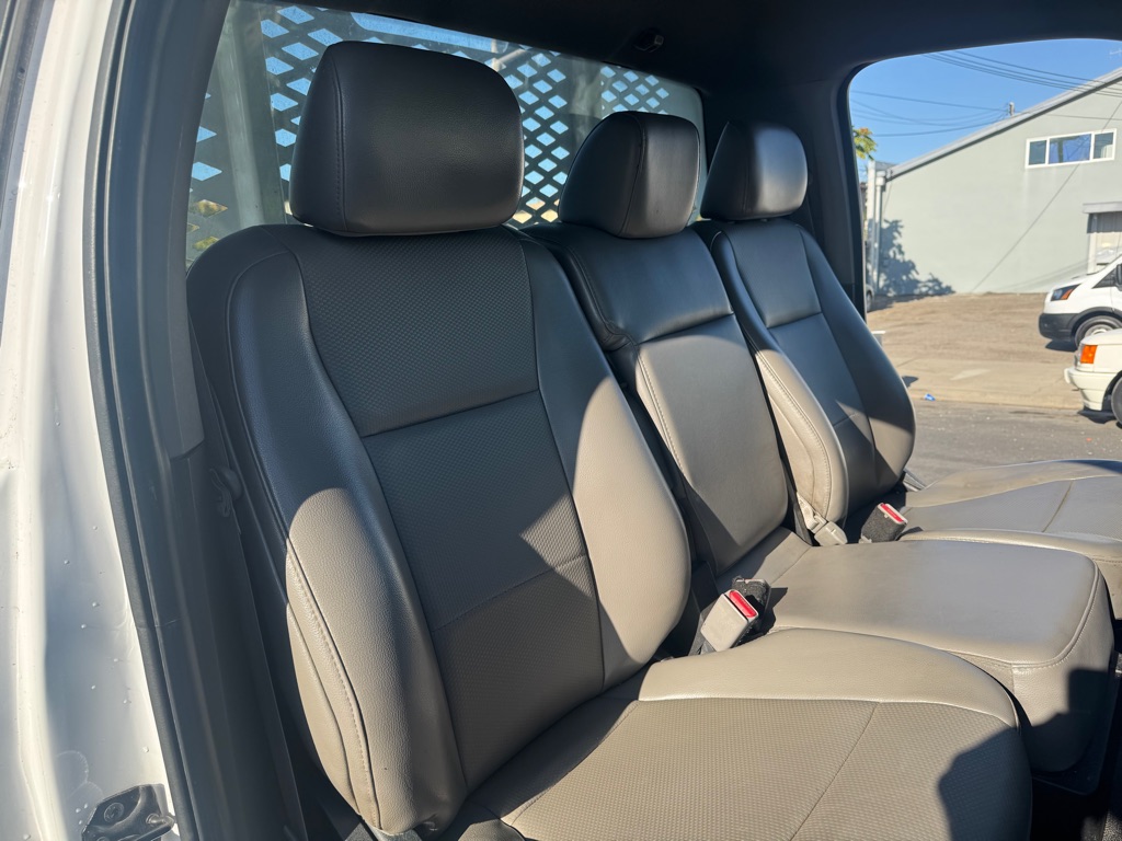 Photo 12 of this FORD F550