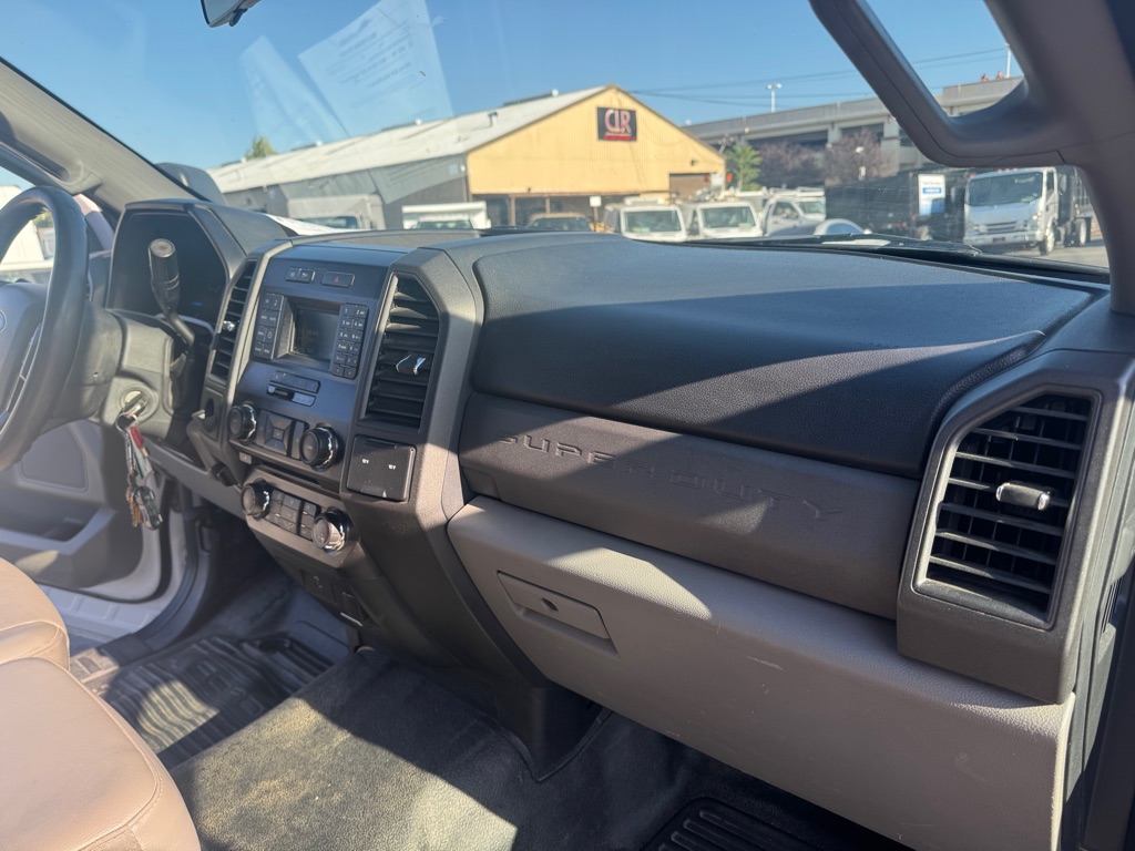 Photo 11 of this FORD F550