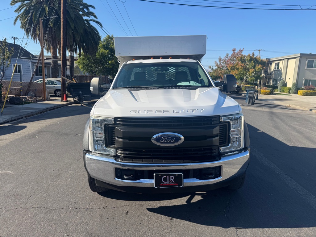Photo 3 of this FORD F550