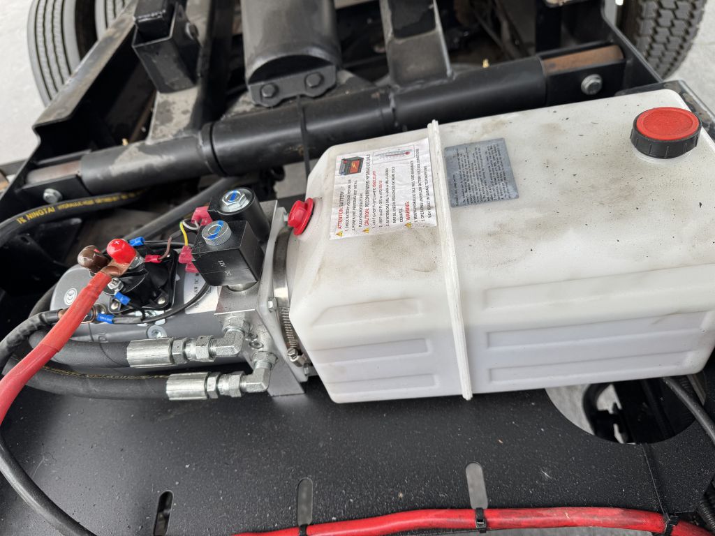 Photo 10 of this ISUZU NRR