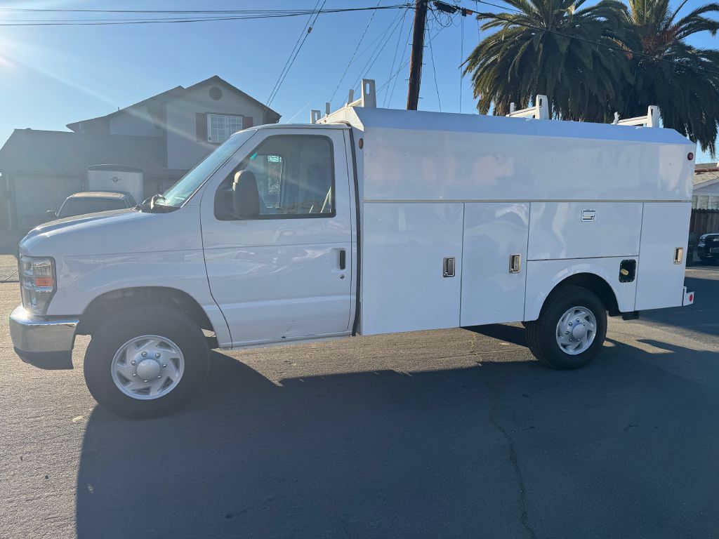 Photo 4 of this FORD ECONOLINE