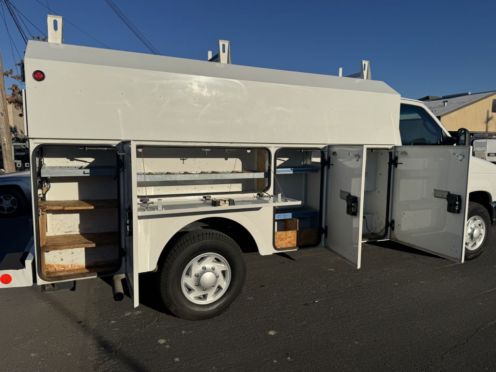 Photo 9 of this FORD ECONOLINE