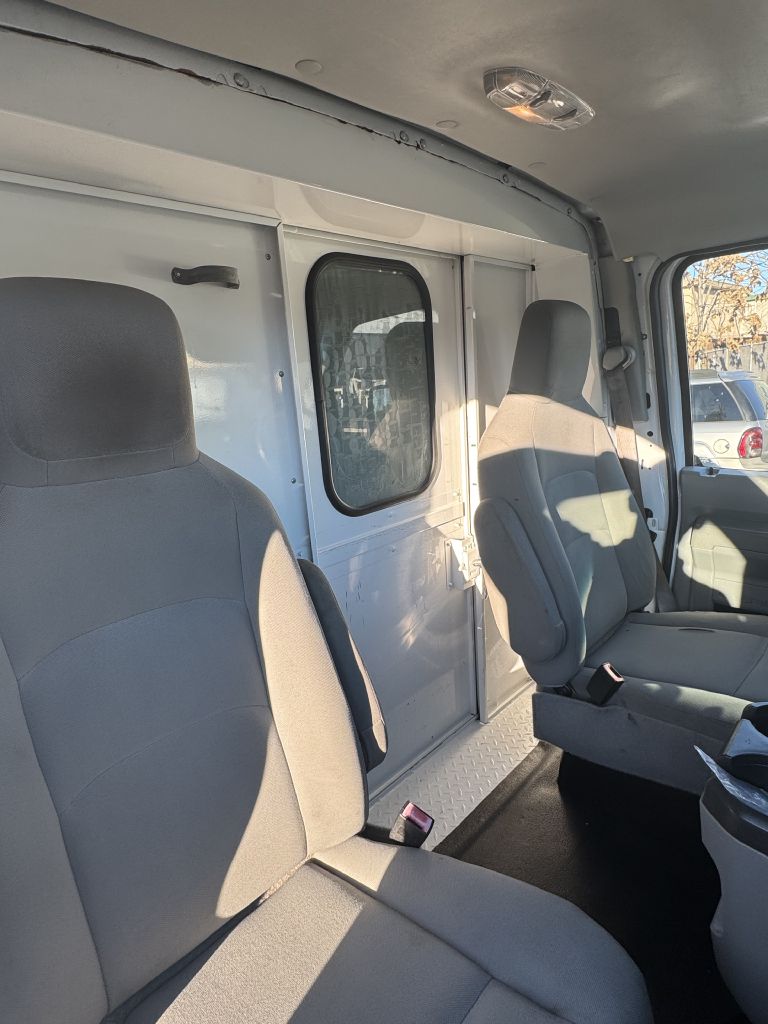 Photo 11 of this FORD ECONOLINE