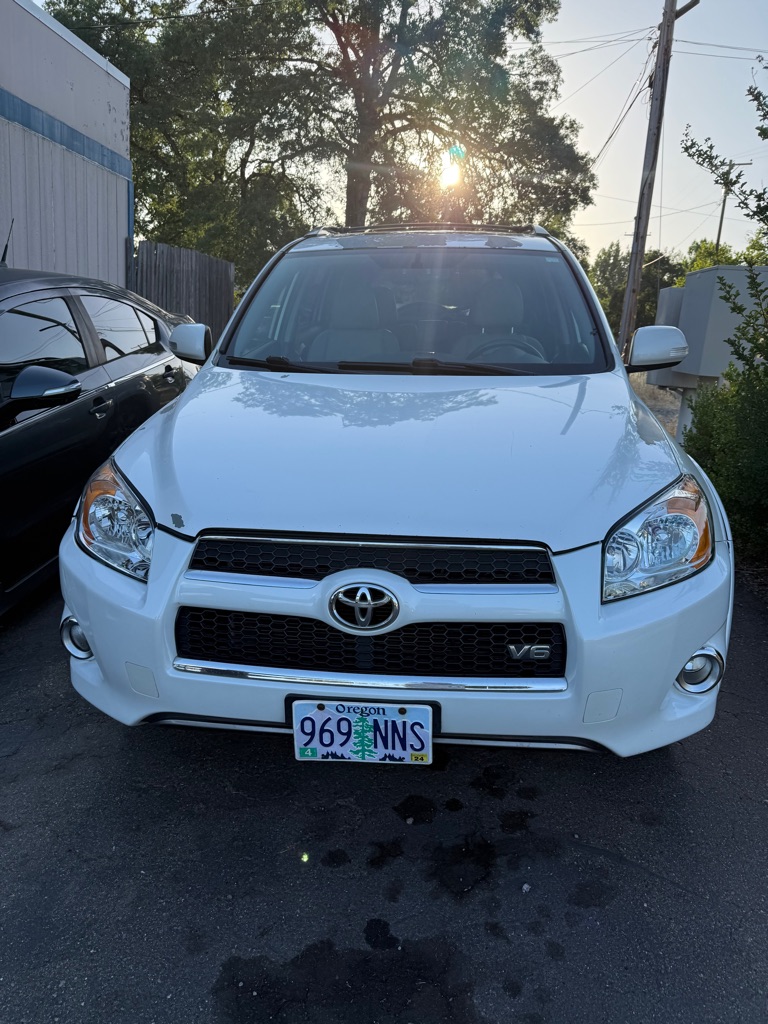 Photo 2 of this TOYOTA RAV4