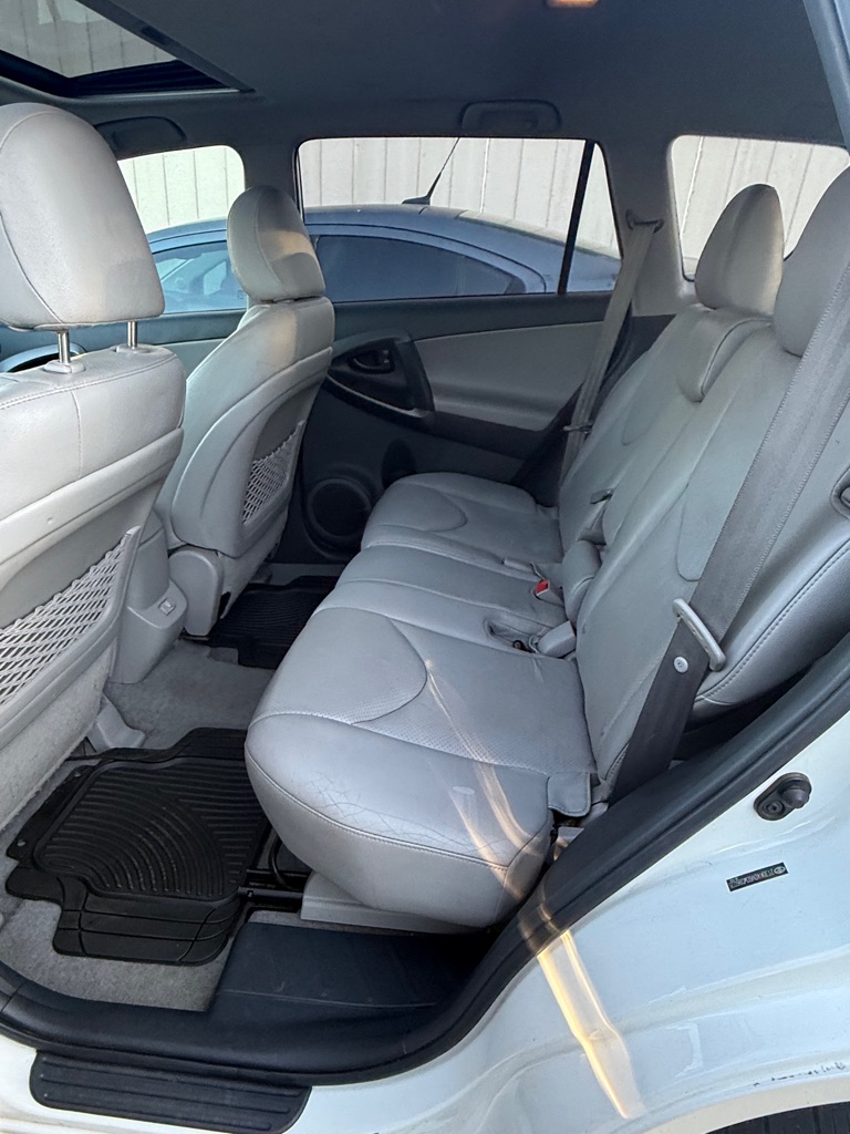 Photo 12 of this TOYOTA RAV4