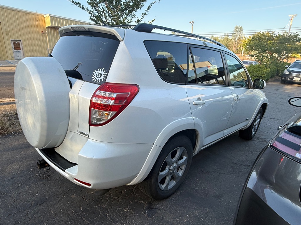 Photo 4 of this TOYOTA RAV4