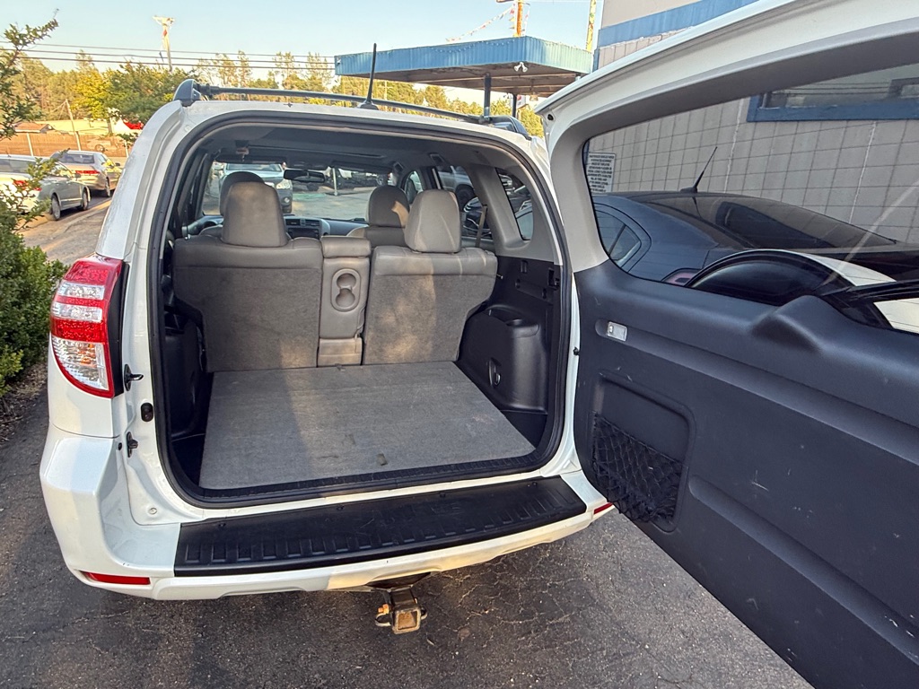 Photo 13 of this TOYOTA RAV4