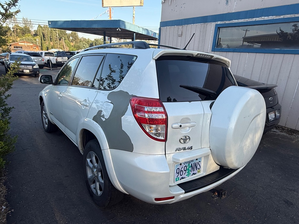 Photo 6 of this TOYOTA RAV4