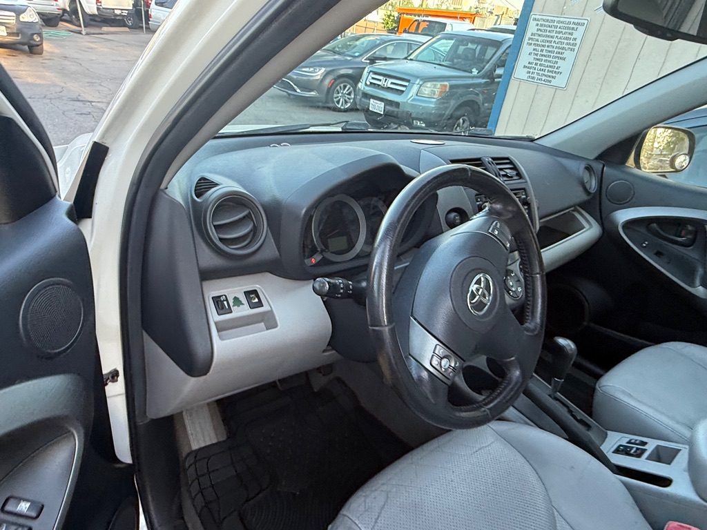 Photo 10 of this TOYOTA RAV4