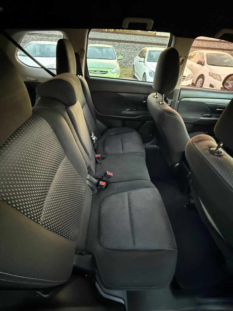 Additional photo of vehicle.