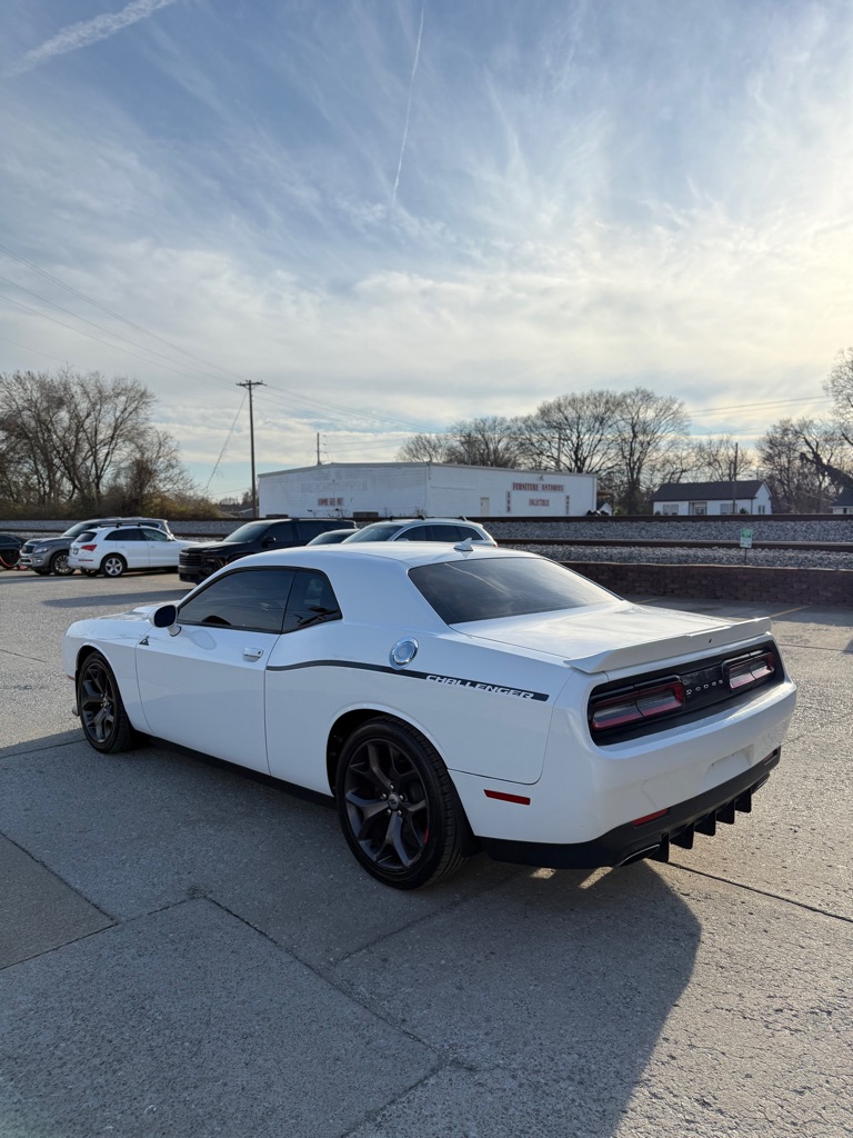 Additional photo of vehicle.