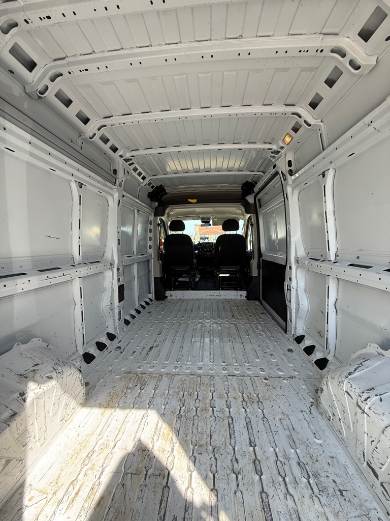 Additional photo of vehicle.