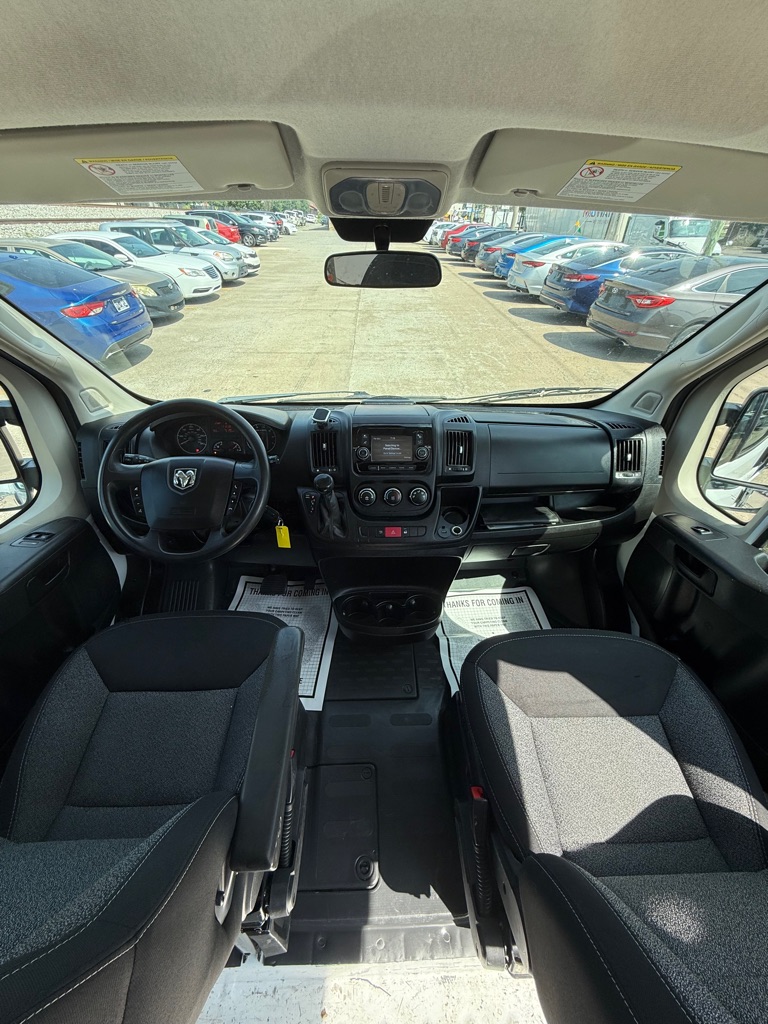 Additional photo of vehicle.